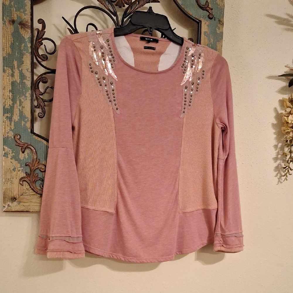 Miss Me Blush Sequin Embellished Top. NWOT Size Small